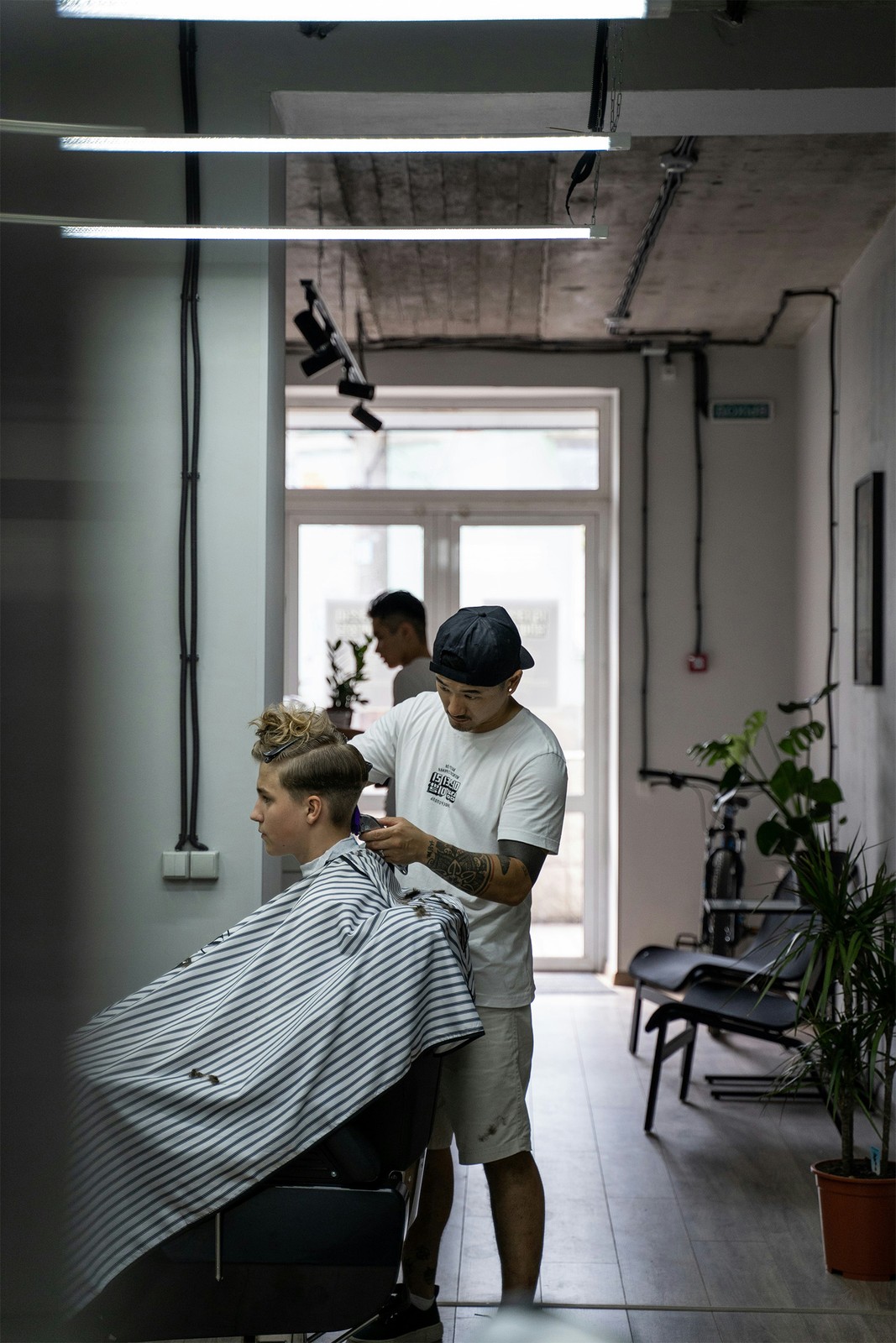 Corte em curso no salão