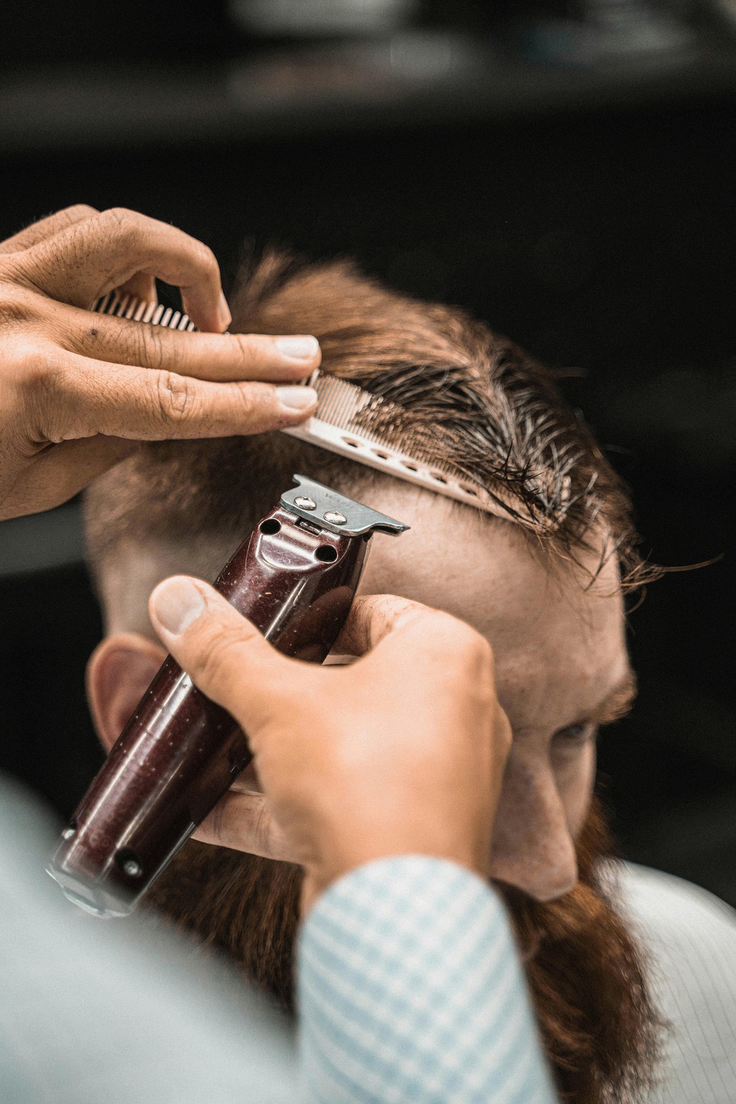Corte a ser executado com máquina e pente