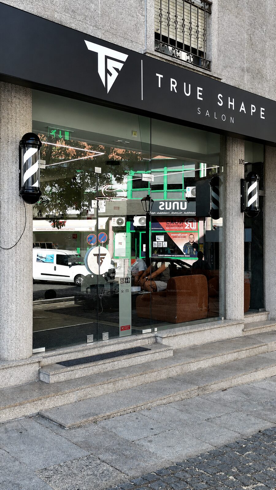 Entrada da True Shape Salon em Bragança