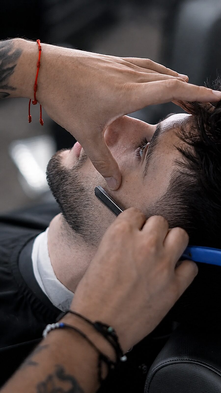 Barba desenhada a navalha